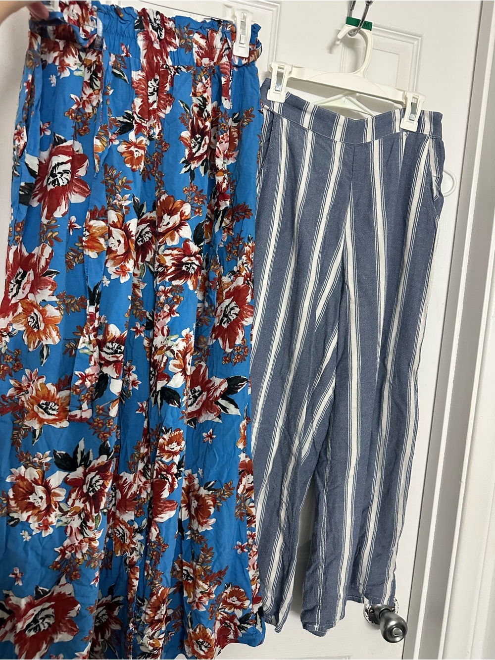 Bundle of 2 summer flowy pants Hollister, New Look size small